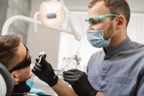 Why You Need To See An Emergency Dentist For An Abscessed Tooth